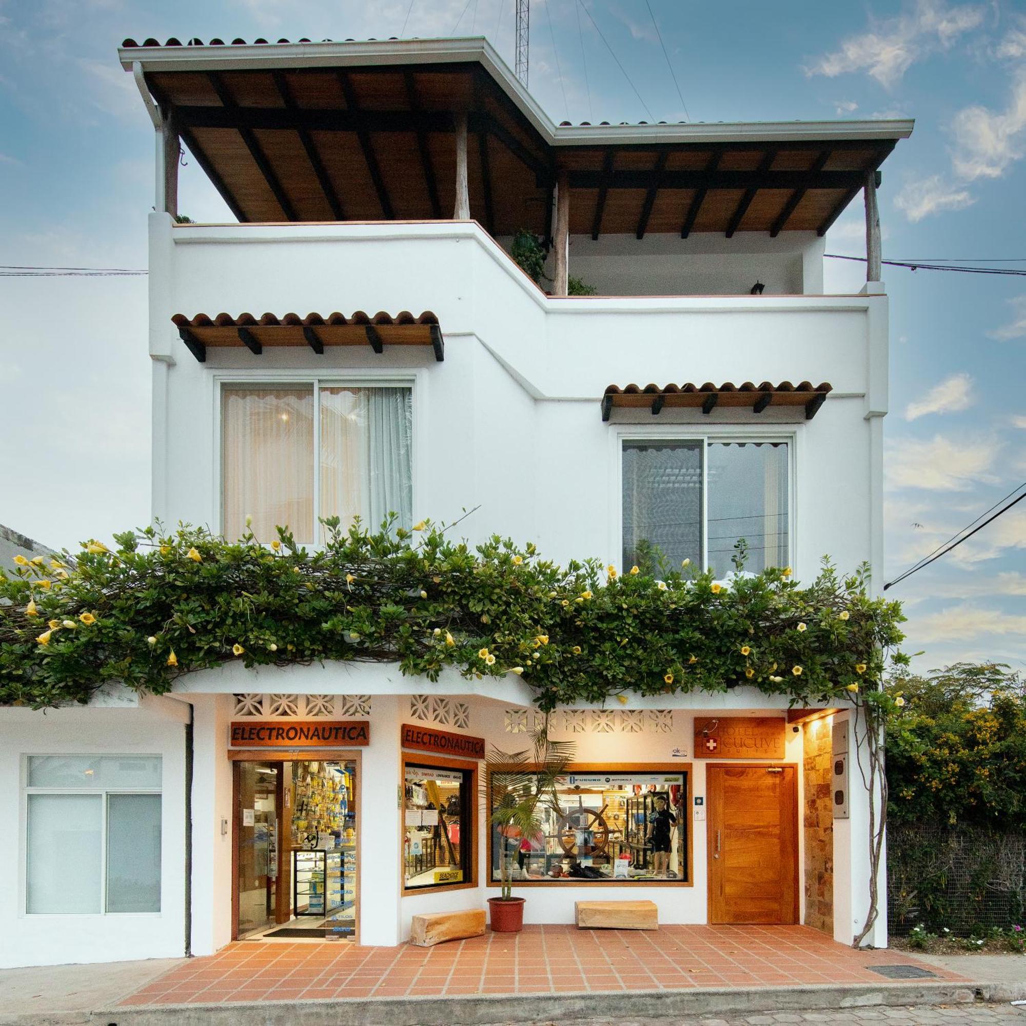 Hotel Cucuve Puerto Ayora  Kültér fotó
