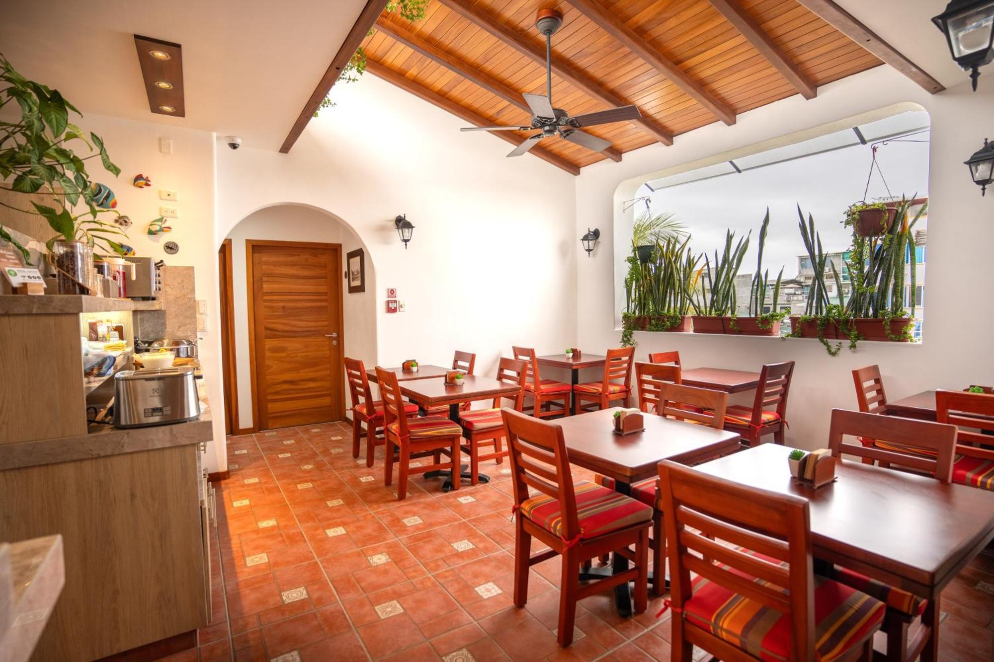 Hotel Cucuve Puerto Ayora  Kültér fotó